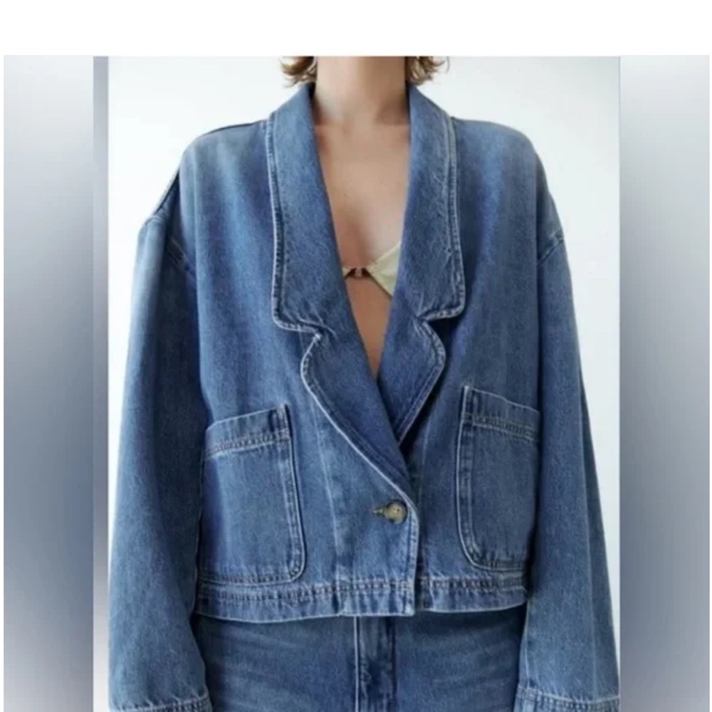 Zara Women's Buttoned Blue Denim Jacket